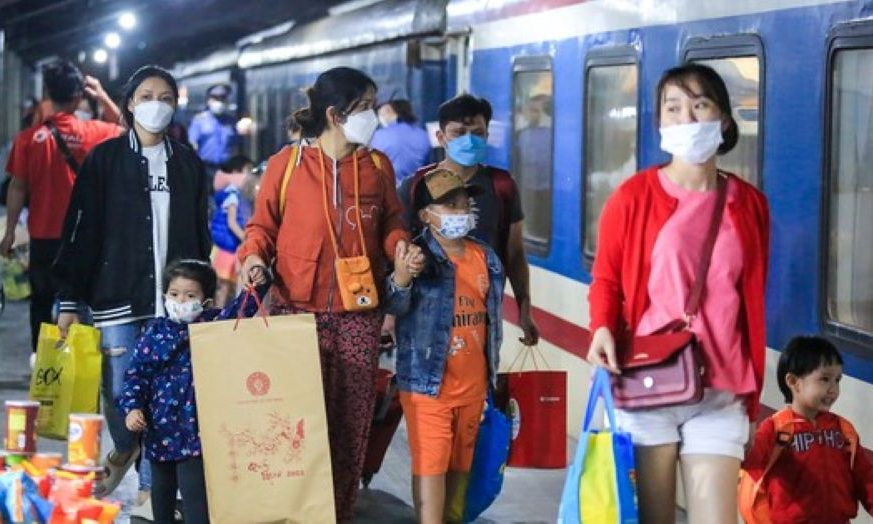 Người dân cần những điều kiện gì để được miễn phí vé máy bay, tàu hỏa về quê dịp Tết?